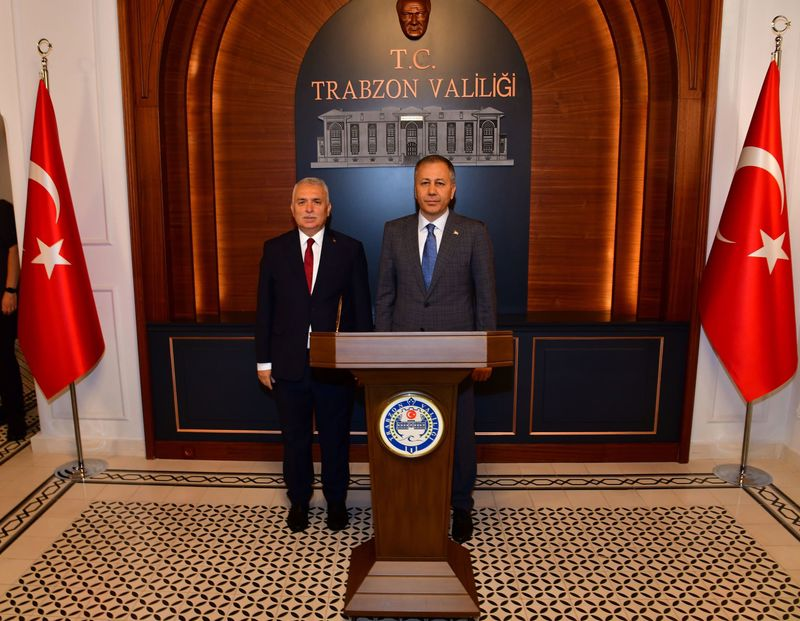 İçişleri Bakanı Ali Yerlikaya, Trabzon Valiliğini Ziyaret Etti