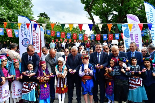 Trabzon’da 1. Kültür ve Sanat Festivali Vali Aziz Yıldırım’ın Katılımıyla Başladı