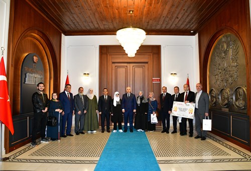 Vali Aziz Yıldırım, Kur’an-ı Kerim’i Güzel Okuma Yarışması Türkiye Birincilerini Ağırladı